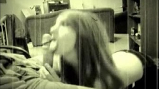 Молодая парочка решила записать свой домашний ретро секс